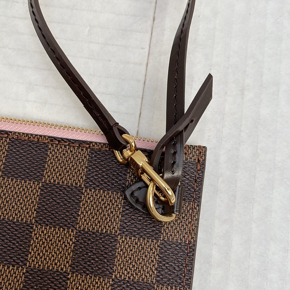 LV Pouchette - Picture 3 of 5